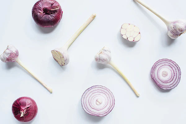 can you use onion juice and garlic for hair?