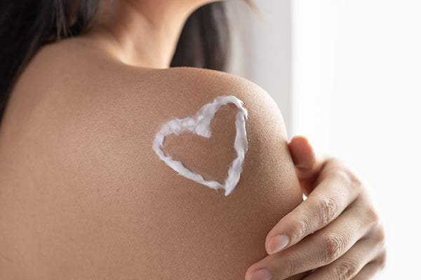 how does titanium dioxide work in sunscreen?