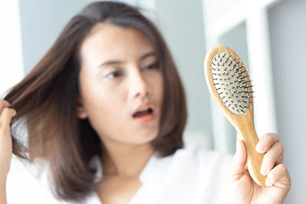 How to Use Coconut Oil and Onion Juice to Control Hair Loss
