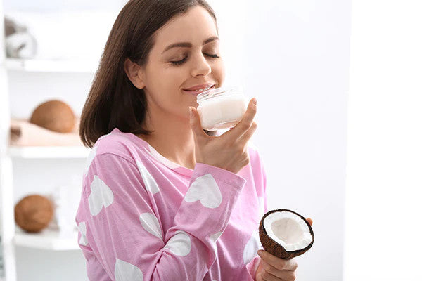 How to Use Coconut Oil for a Dandruff-Free Scalp